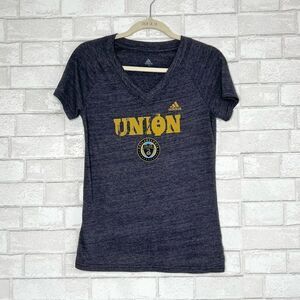 ⚽️ Philadelphia ⚽️ UNION SOCCER shirt Adidas woman v-neck size M medium cotton